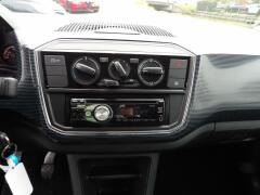 Volkswagen-up!-13